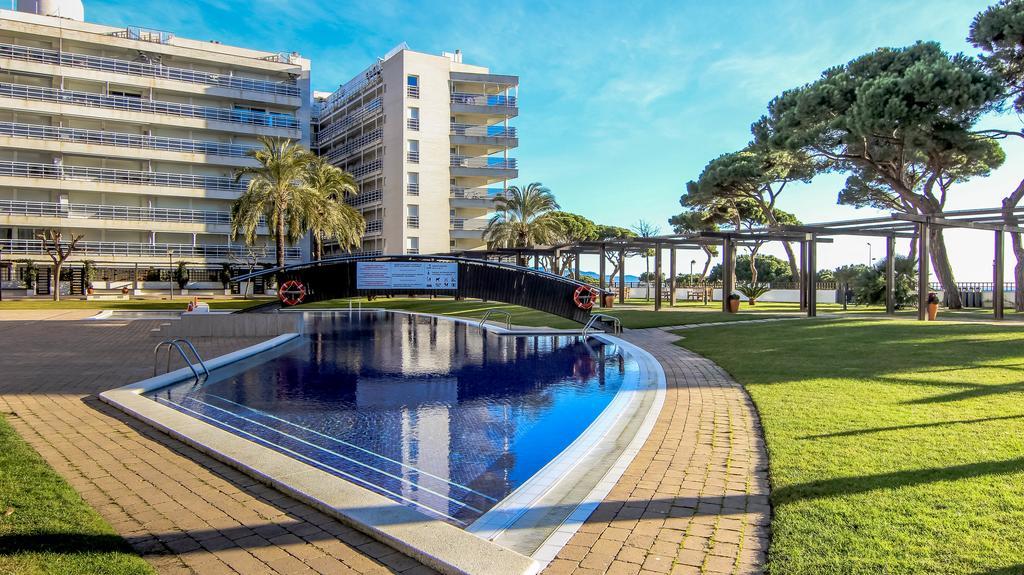 Beachfront Apartment With Pool And Garden S Abanell Blanes Buitenkant foto