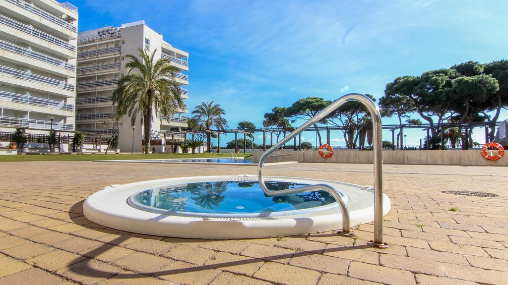 Beachfront Apartment With Pool And Garden S Abanell Blanes Buitenkant foto