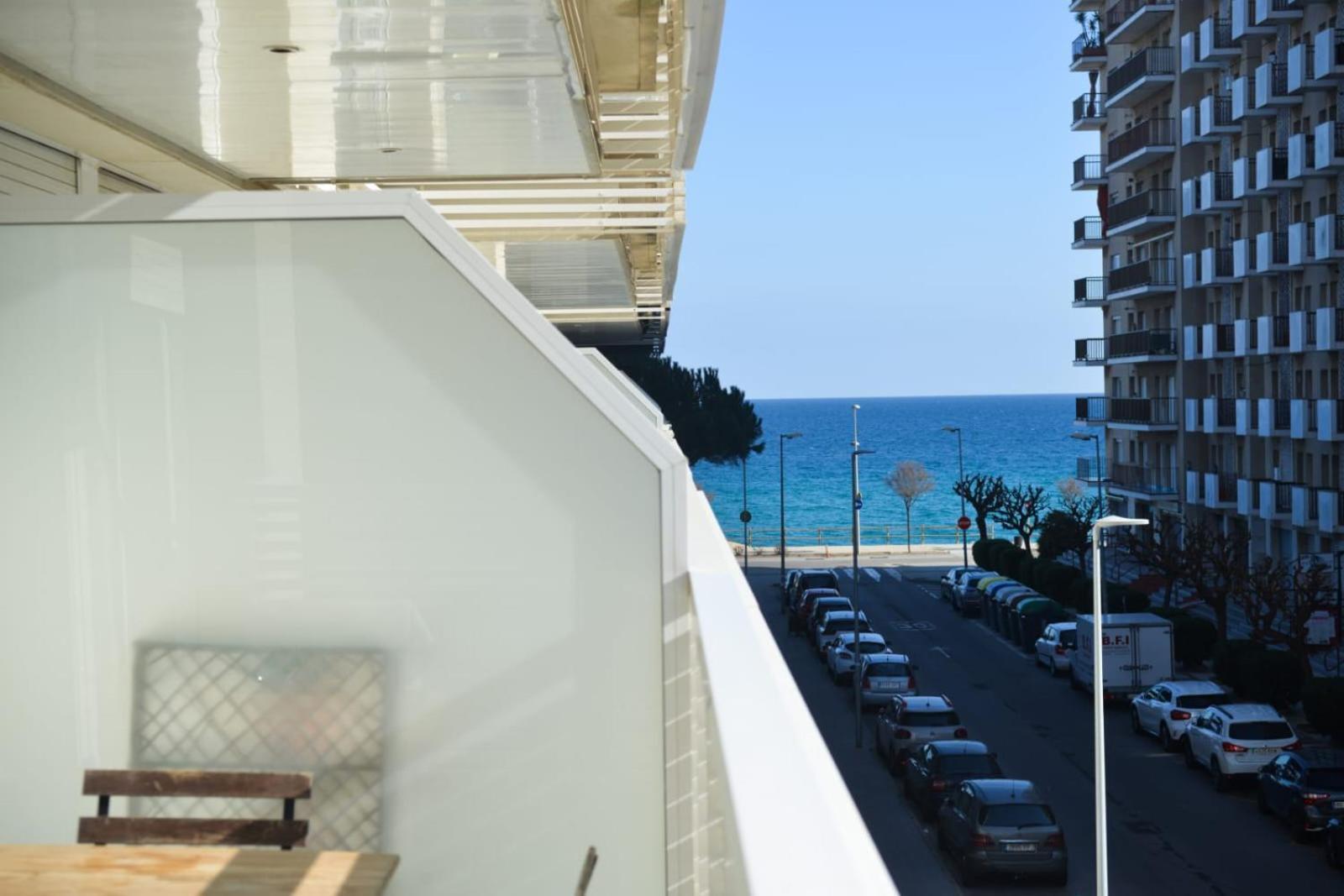 Beachfront Apartment With Pool And Garden S Abanell Blanes Buitenkant foto