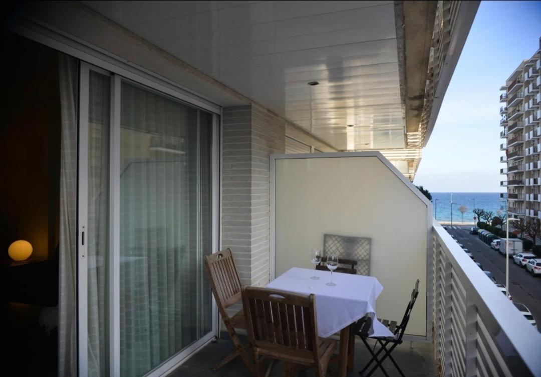 Beachfront Apartment With Pool And Garden S Abanell Blanes Buitenkant foto