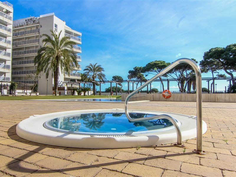 Beachfront Apartment With Pool And Garden S Abanell Blanes Buitenkant foto